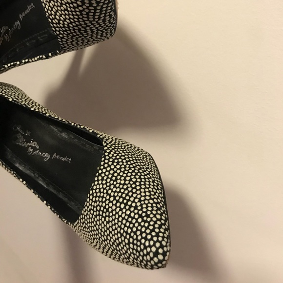 Alice & Olivia Black White Devon Heels Size 8 - Picture 4 of 6